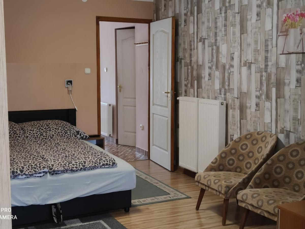 Apartman Edit Harkany Bagian luar foto